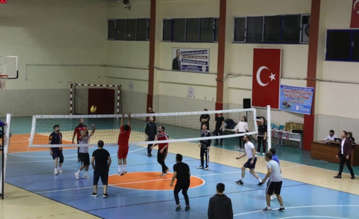 Pazarcık’ta öğretmenler voleybol turnuvası yapıldı