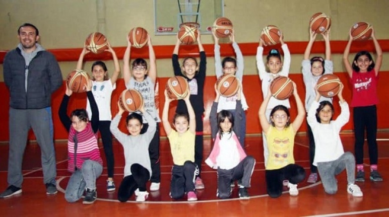 Kahramanmaraş’ta okullarda basketbol heyecanı