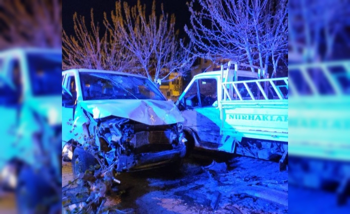 Kahramanmaraş’ta minibüs ile kamyonet çarpıştı: 2 yaralı 