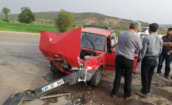 Pazarcık’ta iki otomobil çarpıştı: 2 yaralı  