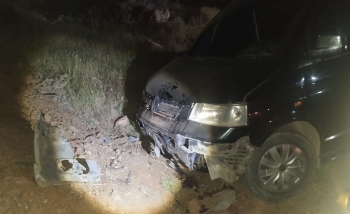 Kahramanmaraş’ta hafif ticari araç toprak zemine çarptı: 6 yaralı  