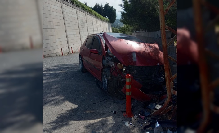 Kahramanmaraş’ta otomobil bahçe duvarına çarptı: 1 yaralı  